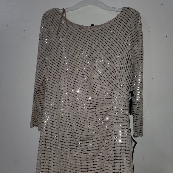 Dress size8 - Picture 4 of 5